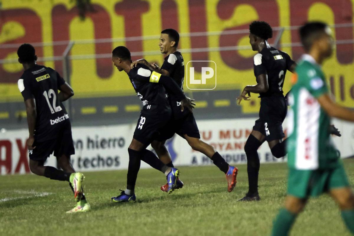 Selvin Guevara hizo un golazo y se lo fue a dedicar a los aficionados que se molestaron con él.