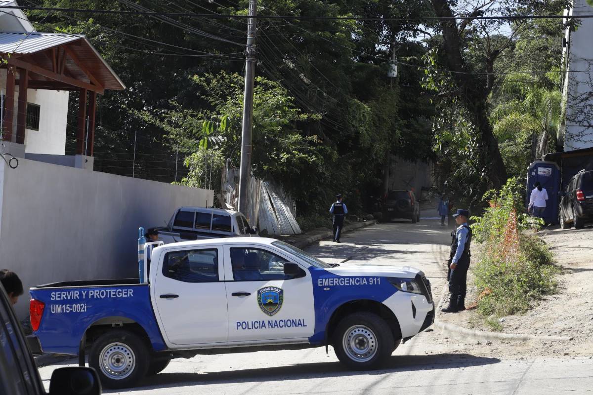 Policía reconstruye hechos en la calle donde mataron a María Fernanda