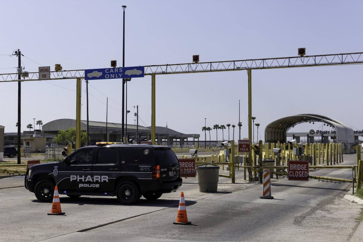 Suspenden inspecciones de camiones en frontera de Texas con Nuevo León