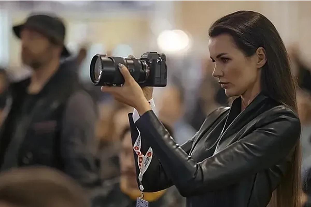 Fotógrafa rusa Ksenia Dobromilova muere al ser atropellada mientras grababa una escena