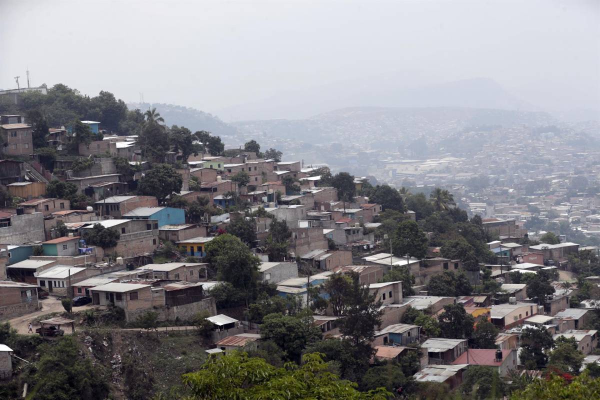 El alto nivel de informalidad y el bajo crecimiento mantienen la pobreza en Honduras