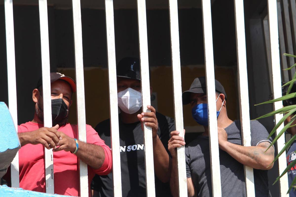 Guardia Nacional detiene a decenas de migrantes en redadas en Tapachula