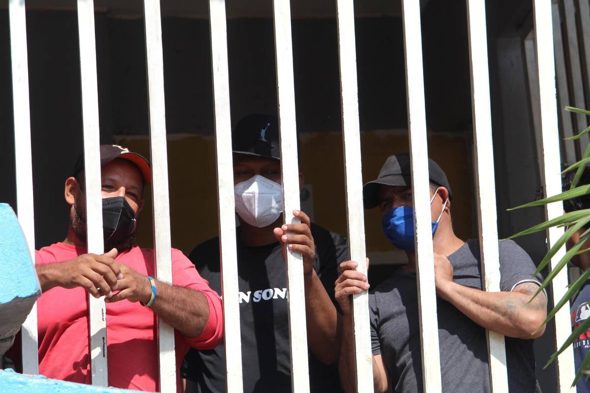 Guardia Nacional detiene a decenas de migrantes en redadas en Tapachula