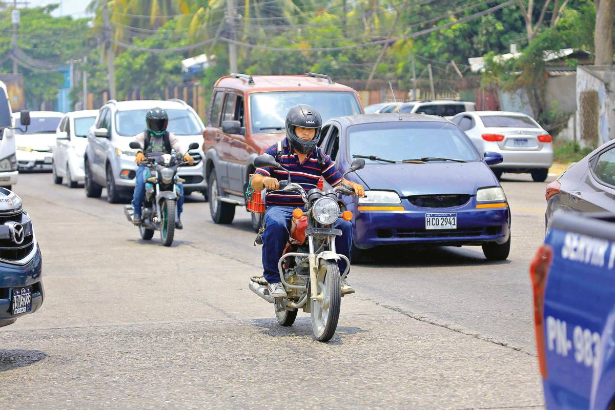 Piden a Tránsito regular a motociclistas