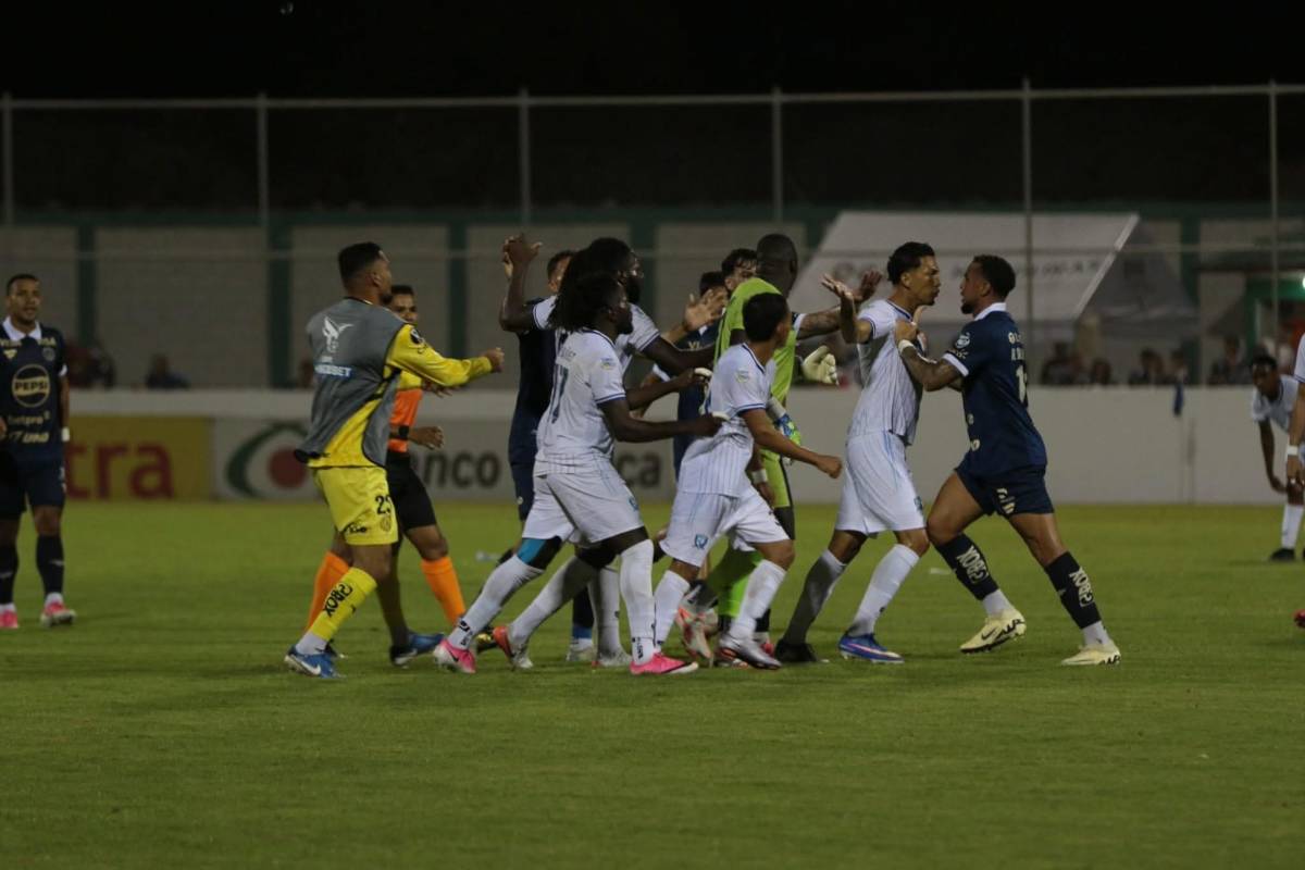 La bronca en el Motagua vs Génesis, dos polémicas y festejo en Comayagua