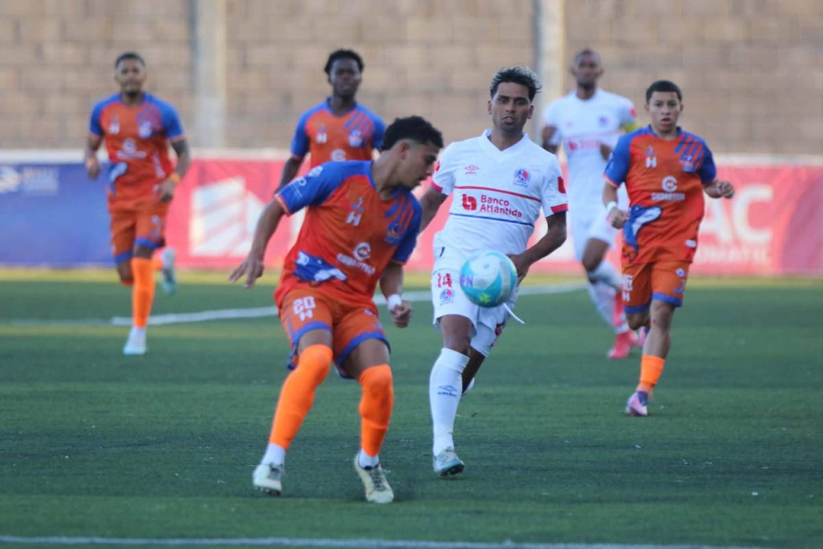 Jugador se estrella con muro y, ¿quién es el 'chelito' que debutó con Olimpia?