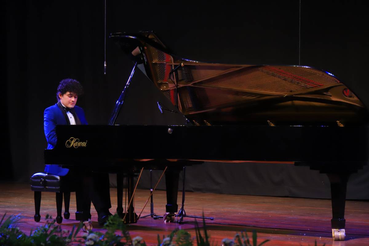 Allan Montoya y su piano deleitan con recital en SPS