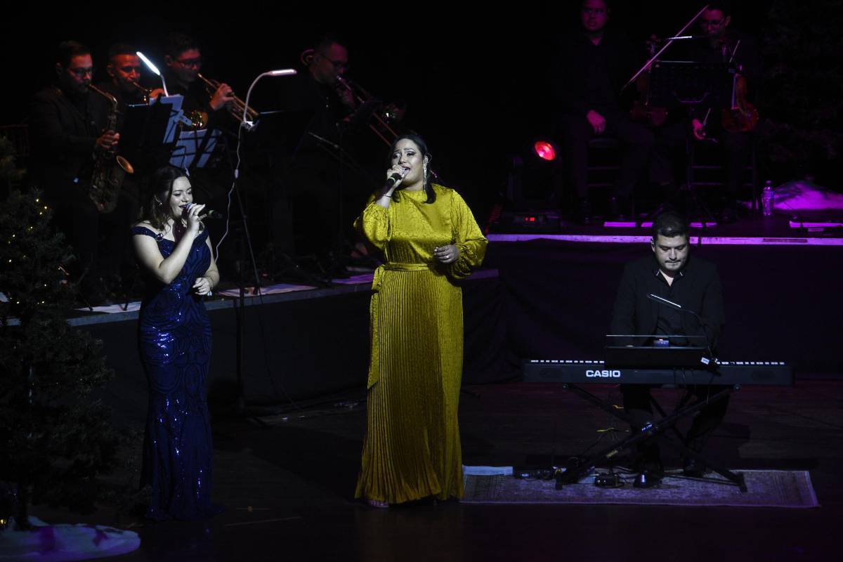 Las artistas Alma Rodríguez y Dubis Oviedo cautivaron al público.