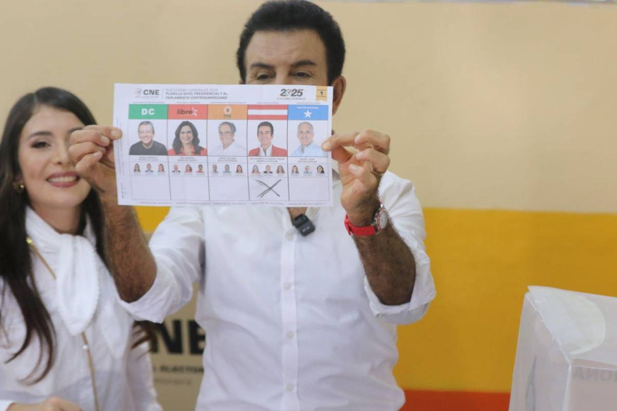 Así llegó Salvador Nasralla a ejercer el sufragio este 30 de noviembre