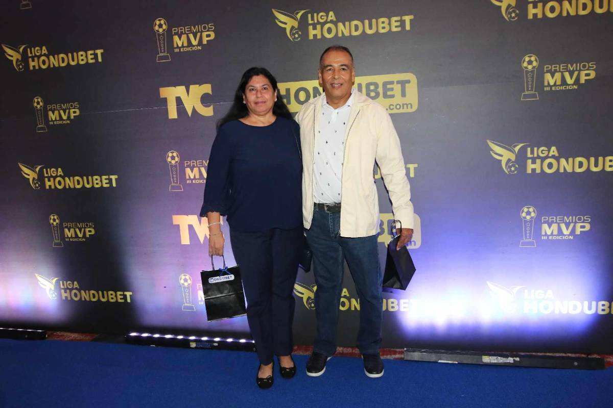 Premios MVP: Futbolistas de Olimpia bien acompañados; Eduardo Espinel y Diego presentes