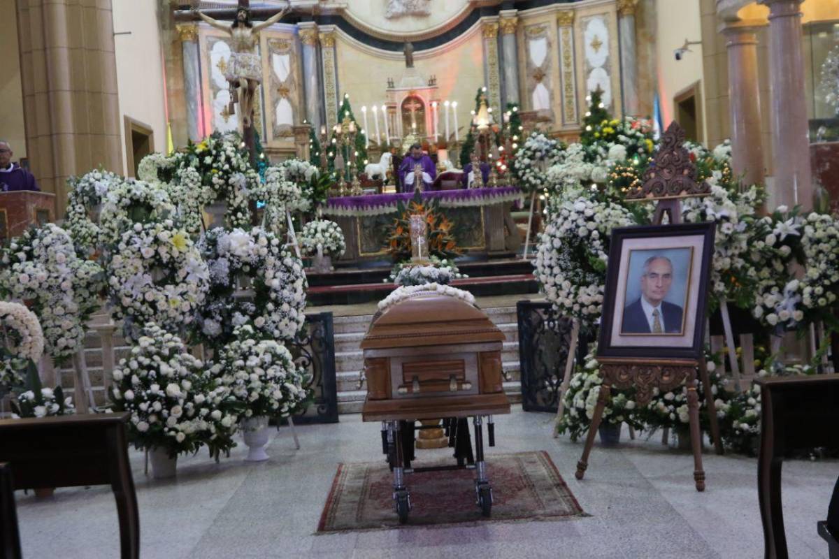 Familia y amigos despiden a don Emilio Larach con emotiva misa
