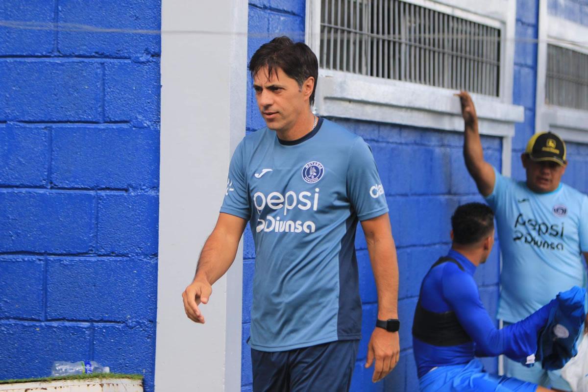 César Vigevani ya vive la previa de su primer clásico capitalino.