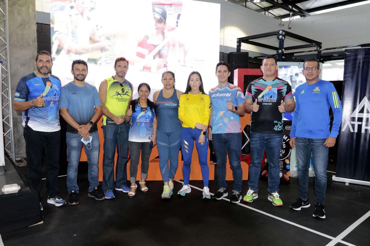 Los miembros encargados de organizar la Maratón del Atlántico.