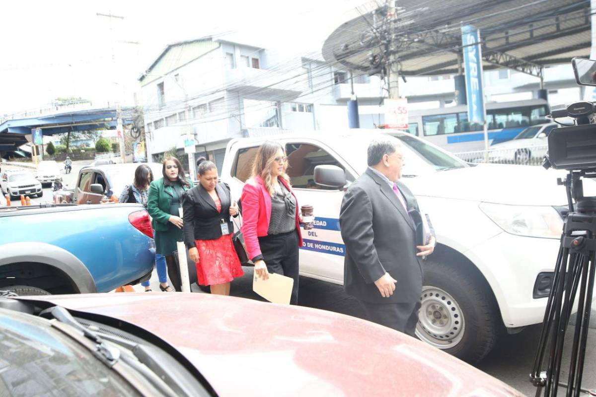 “Equipo élite” del TSC llega al CNE para investigar atrasos electorales