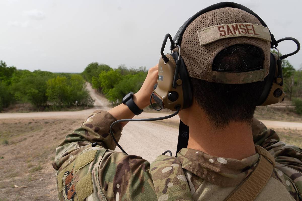 EEUU despliega tanquetas y militares en la frontera con México