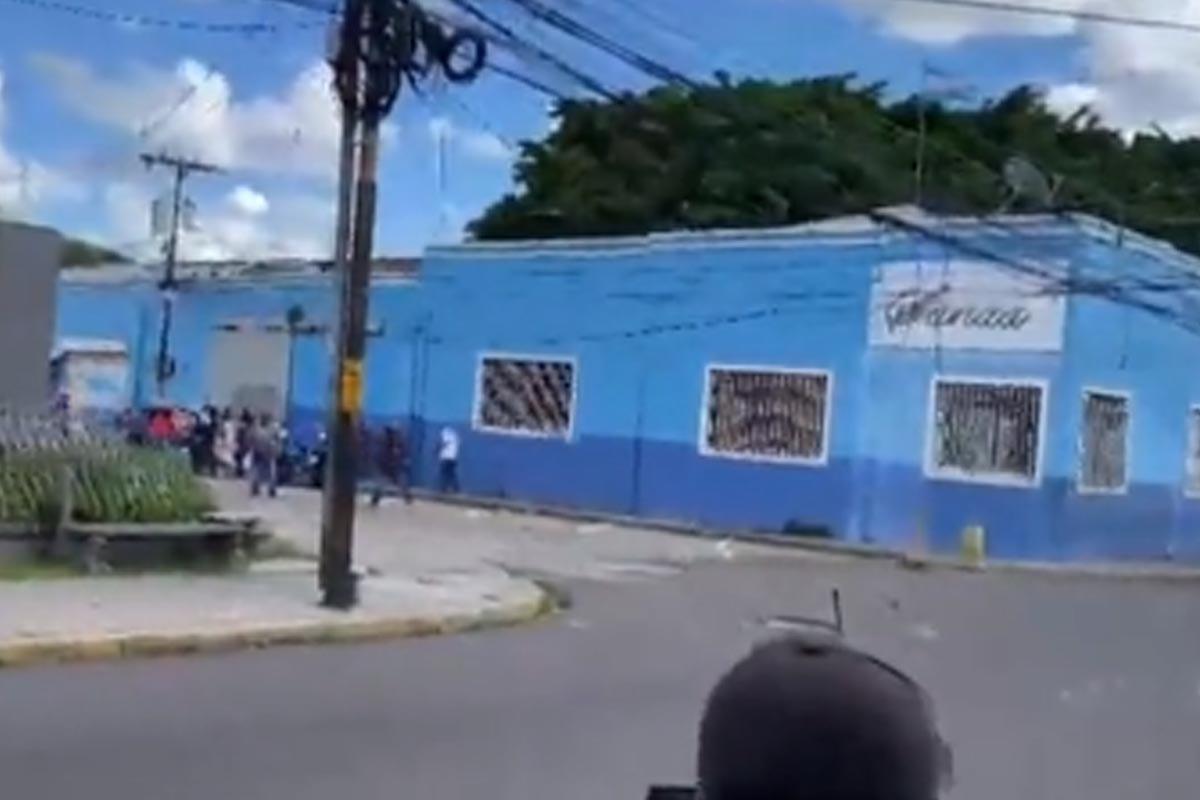 Colectivos de Libre se tomaron las instalaciones del Sanaa.