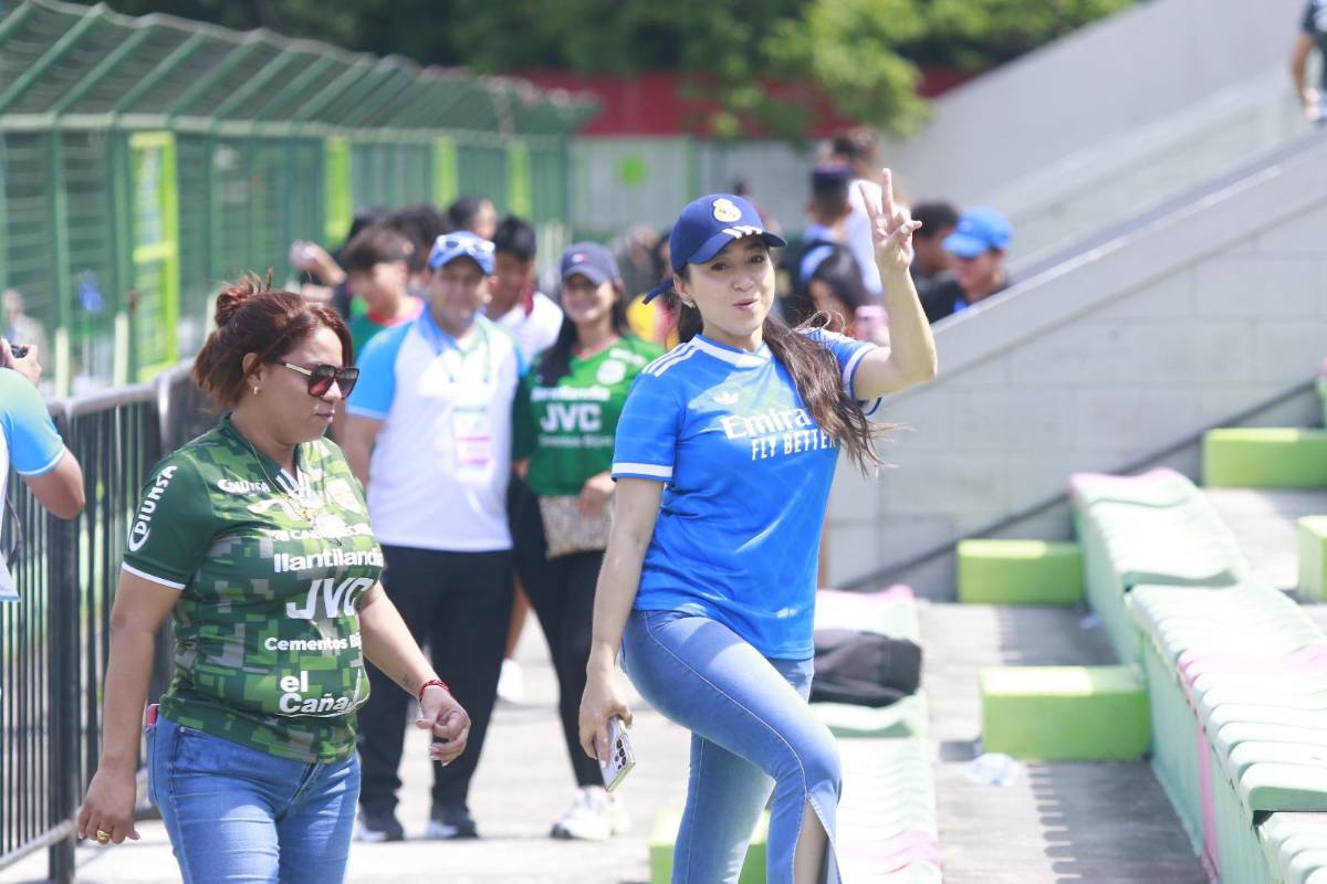 Marathón - Real España: Dama llegó desde Miami y petición a bella chica