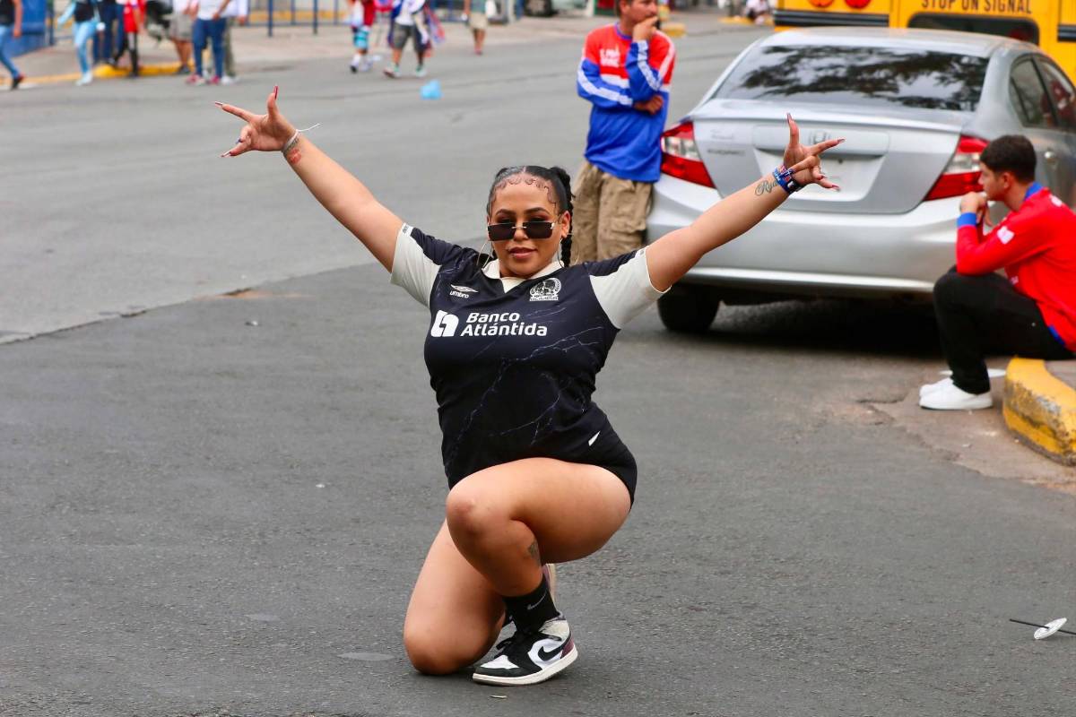 Olimpia-Motagua: Exgoleador aparece como Policía, susto y chica del 911 cautiva