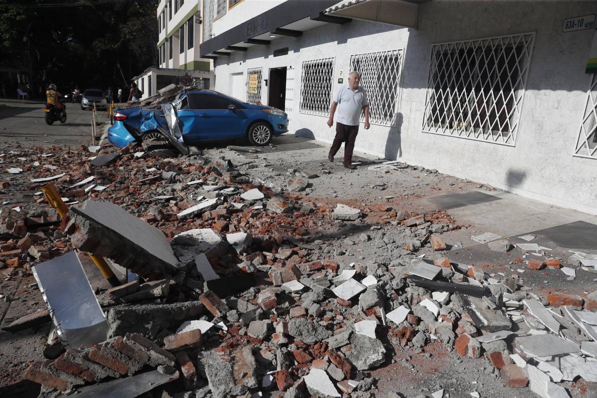 Colapsó histórica catedral: las impactantes imágenes del sismo de 7,4 en Colombia