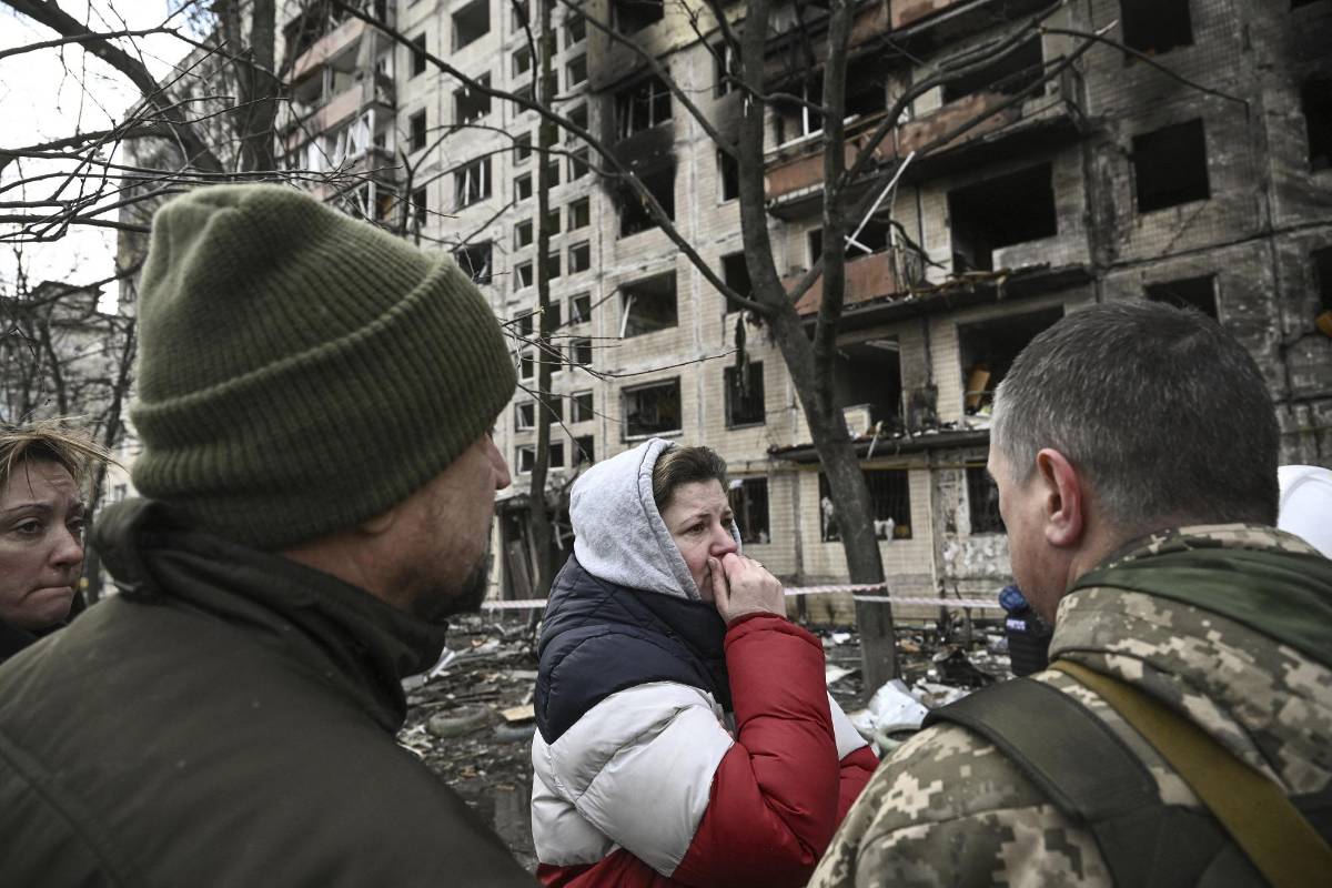 Los bombardeos rusos destruyeron los hogares de cientos de personas al noroeste de Kiev.