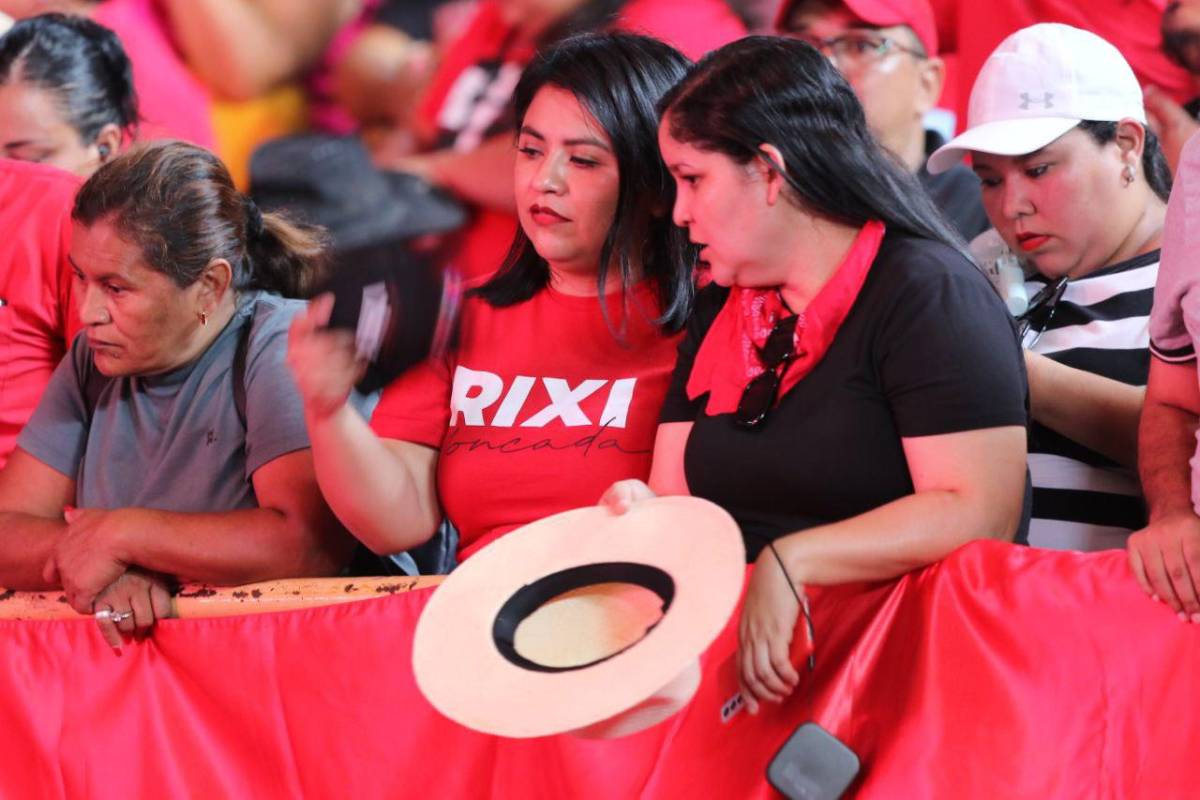 Reapariciones y respaldo a Rixi: las imágenes que dejó la asamblea de Libre en Tegucigalpa