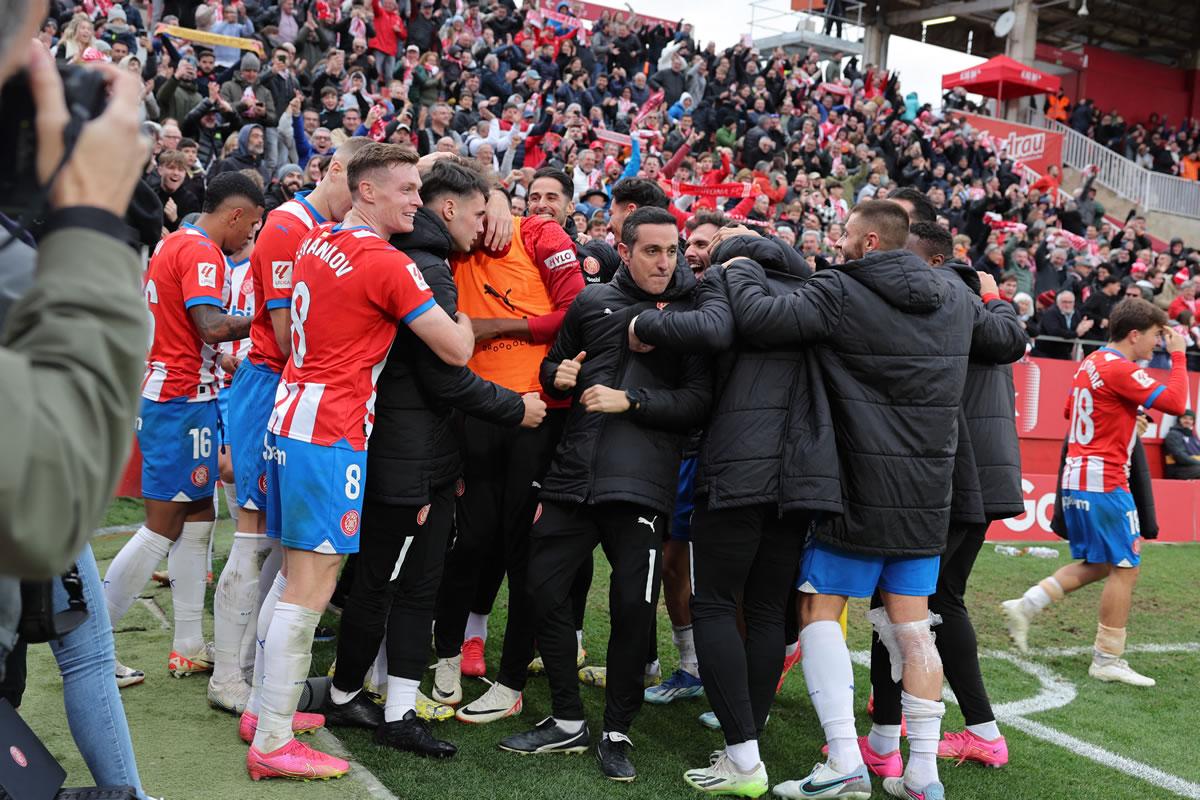 Los jugadores del Girona enloquecieron tras el segundo gol de Stuani y celebraron de manera muy eufórica.