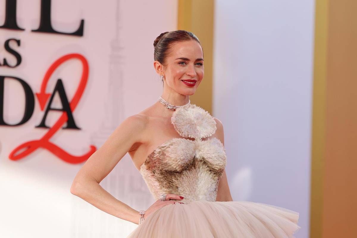 Elenco de El Diablo viste a la moda 2, deslumbra en el estreno de la película