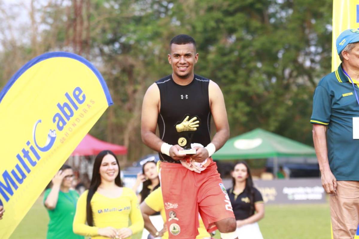 Hondupino campeón, tristeza del Brasilia y jugador fue retirado en ambulancia