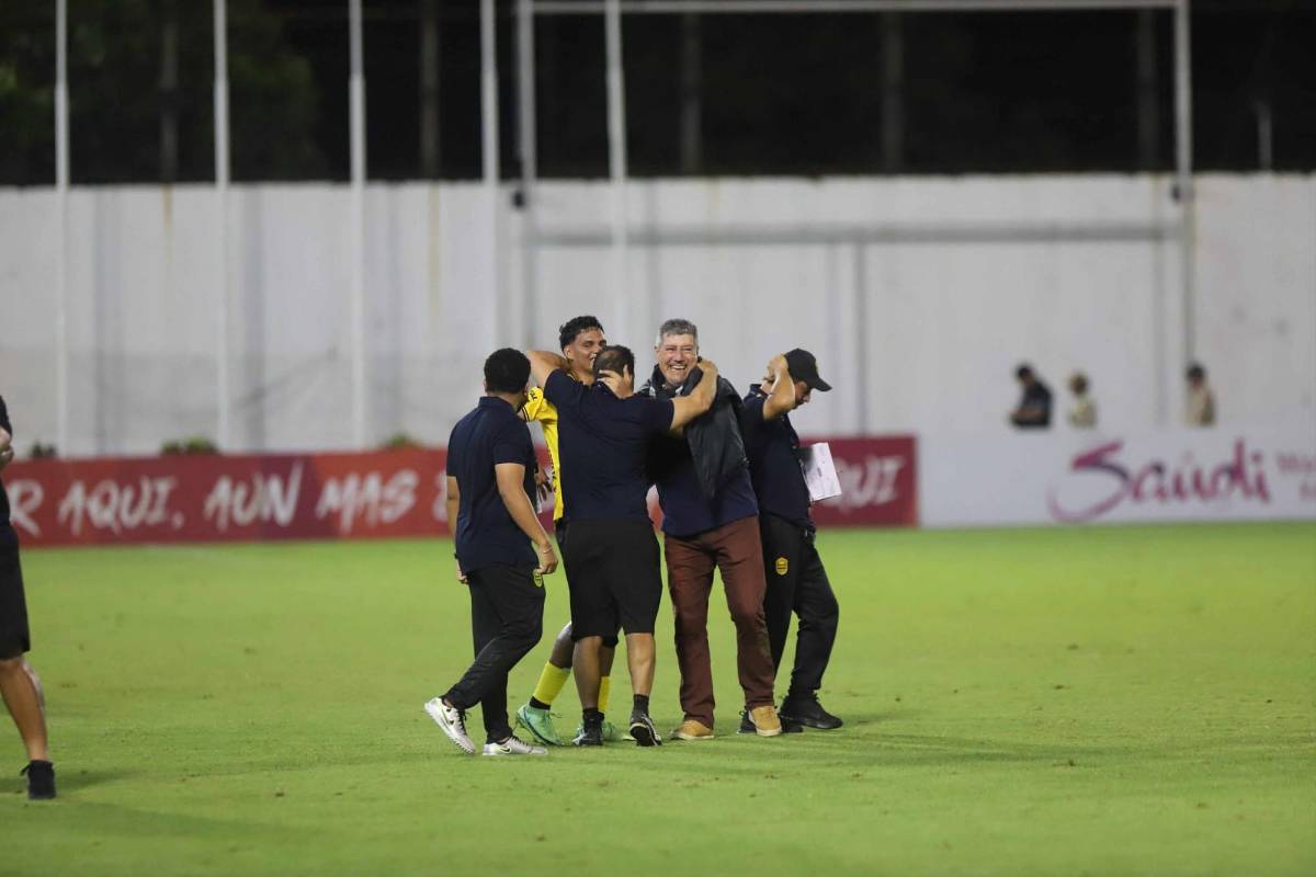 Real España festeja a lo grande, polémica y así sufrió Jeaustin Campos