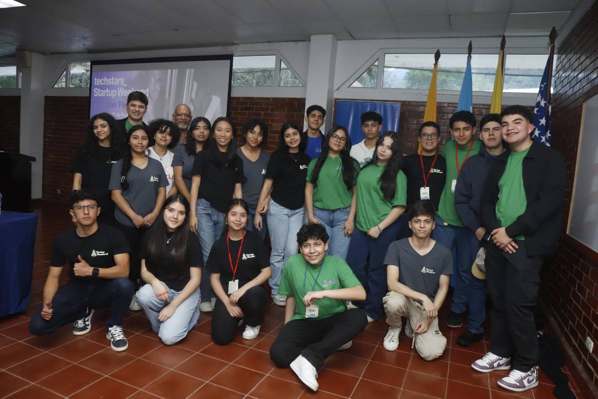 Así fue la fase final del “Startup Weekend Youth” de la EIS