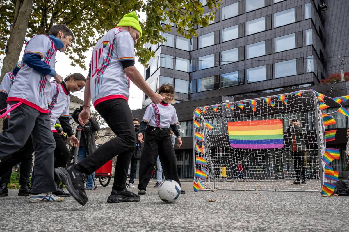 Organizaciones piden a la FIFA proteger a la comunidad LGBT+ con partido simbólico