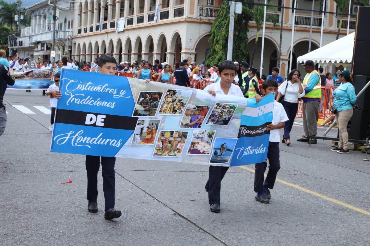 Desfiles patrios 2025: tradición y patriotismo resaltan en La Ceiba