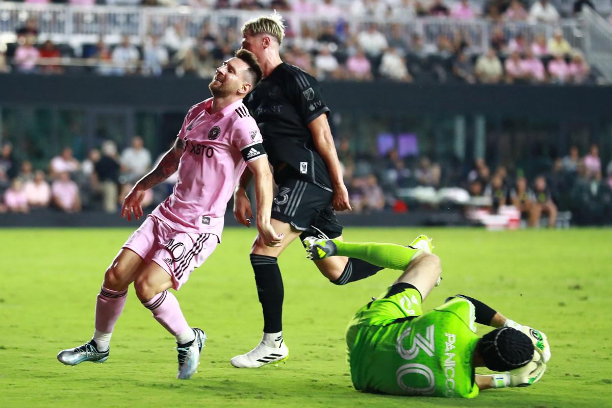 Messi no pudo superar al portero Elliot Panicco del Nashville.