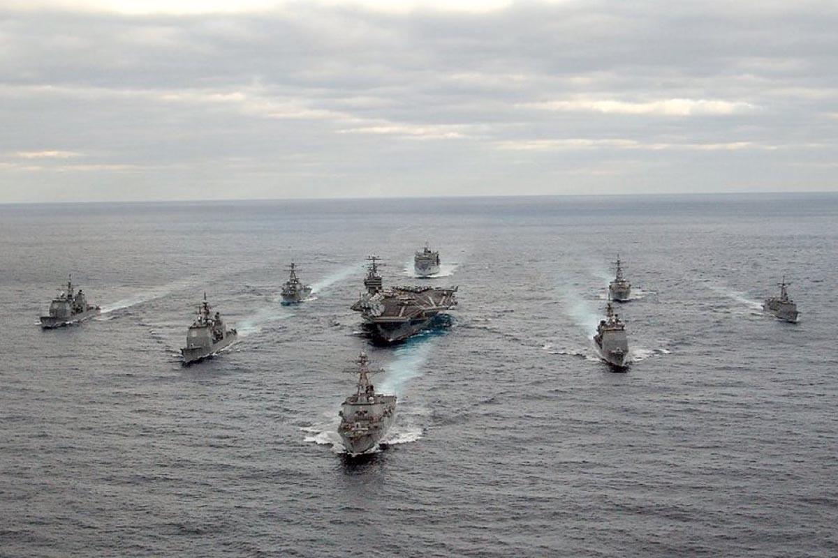 Estados Unidos envía a Israel buque de guerra y destructores