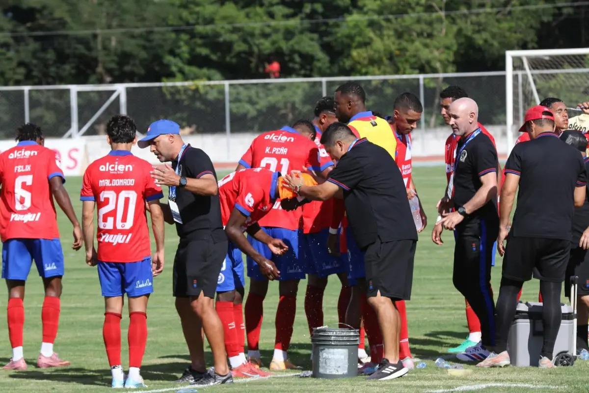 Chica de negro enamora, el penal que pidió Olimpia e insólita expulsión en Catacamas
