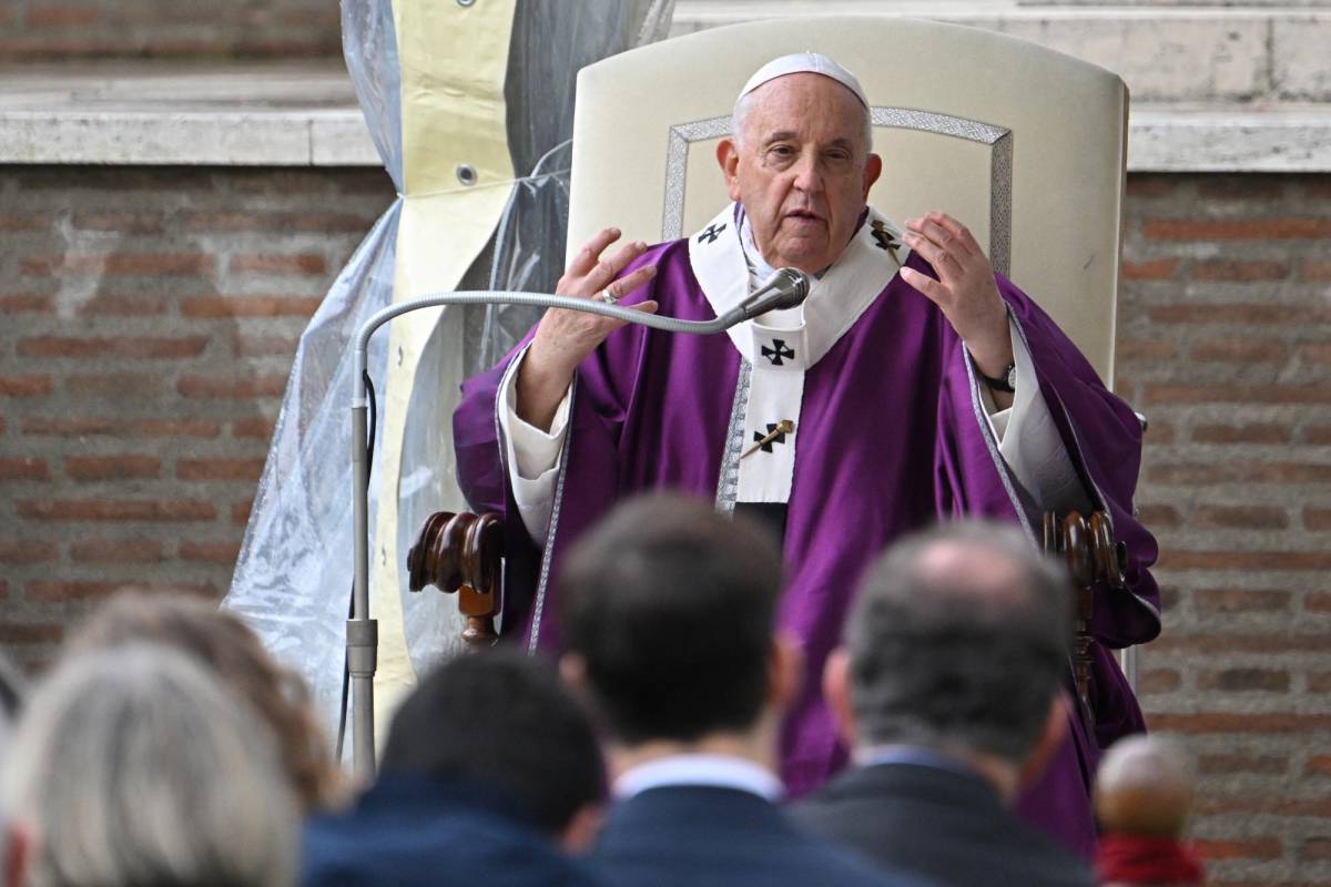 El Vaticano afirma que católicos transgénero pueden ser bautizados