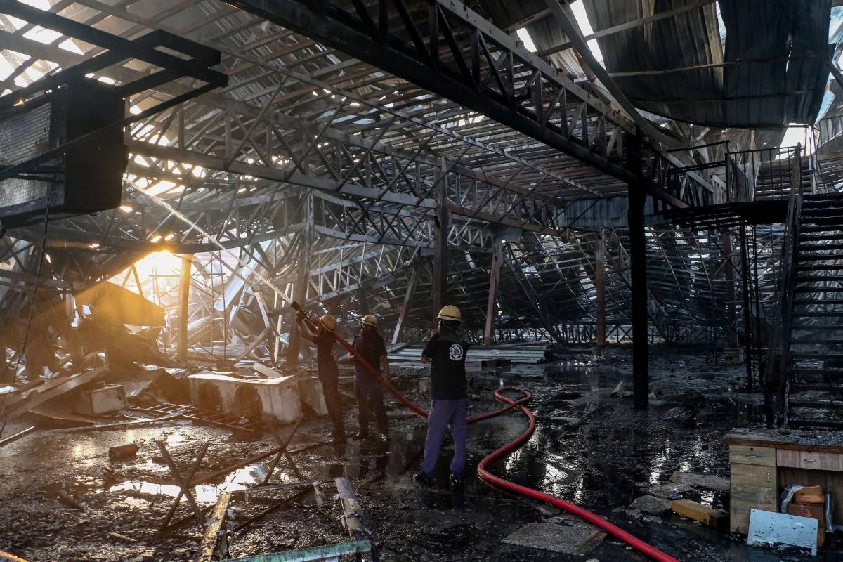 Incendio deja al menos 24 muertos, la mayoría son niños