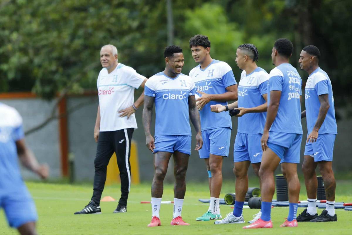 Selección de Honduras con nuevos legionarios, gesto de Palma e invitada especial