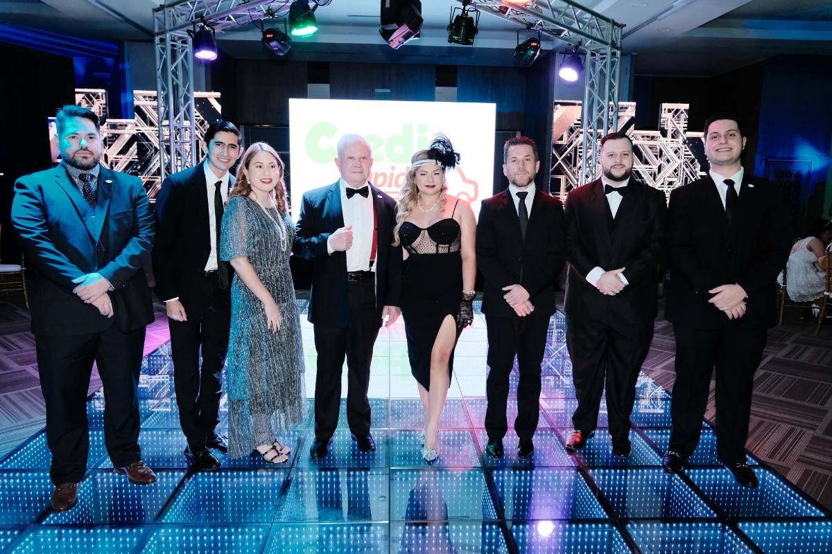 Fiesta navideña de UTH al estilo de “El Gran Gatsby”