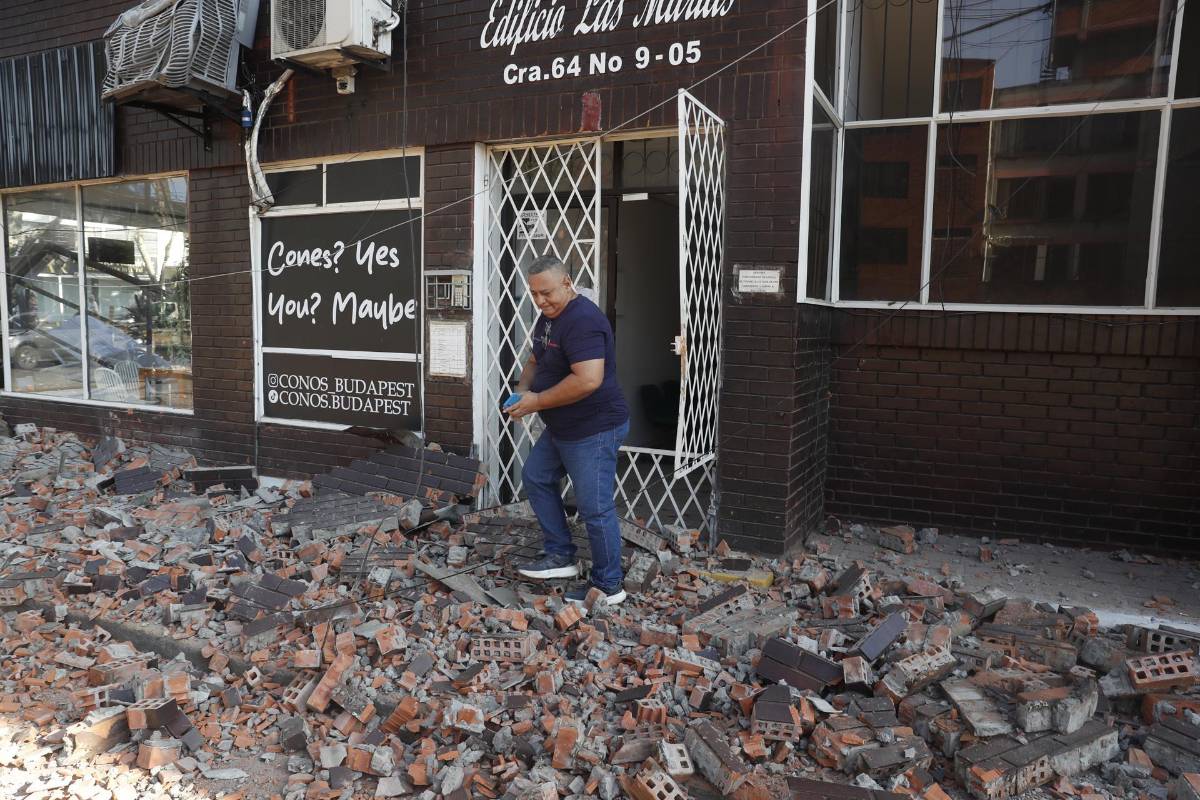 Colapsó histórica catedral: las impactantes imágenes del sismo de 7,4 en Colombia