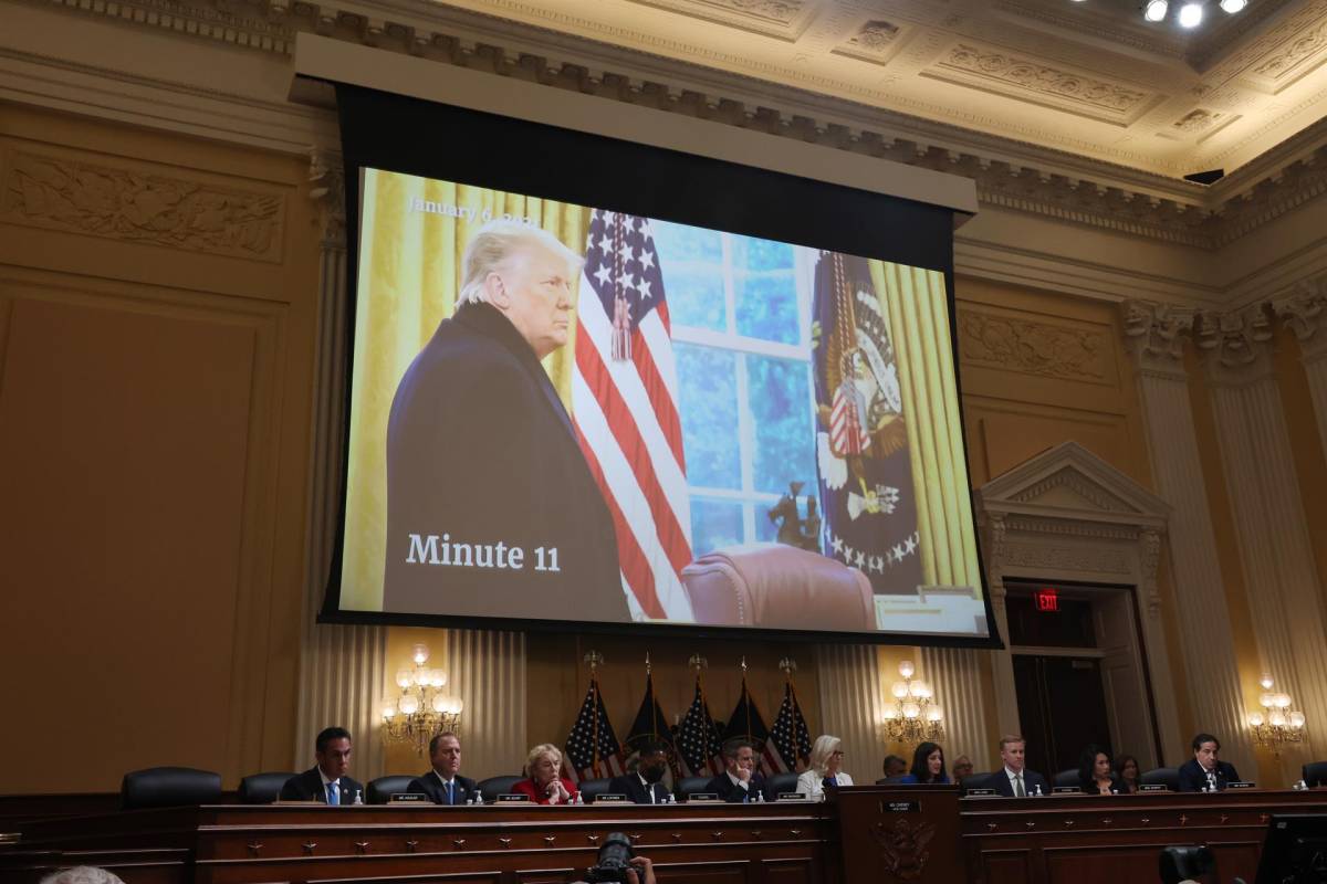 El comité del asalto al Capitolio reprocha a Trump una pasividad deliberada