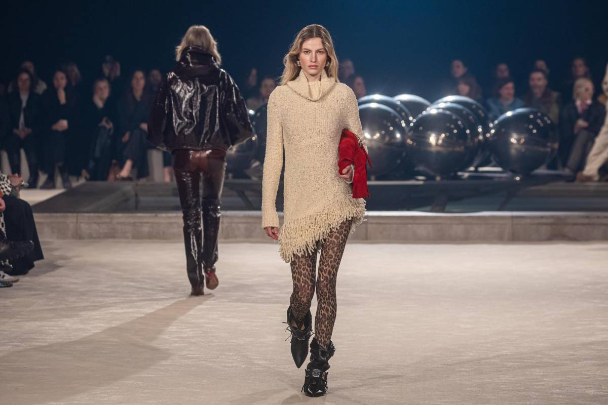 Los cortes asimétricos se han asentado como tendencia al alza. En la imagen, una propuesta de Isabel Marant.