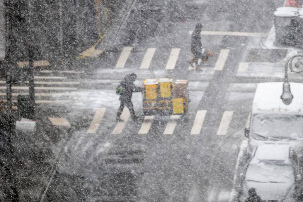 Nueva York pagará hasta $45 por hora por retirar nieve: requisitos y cómo aplicar