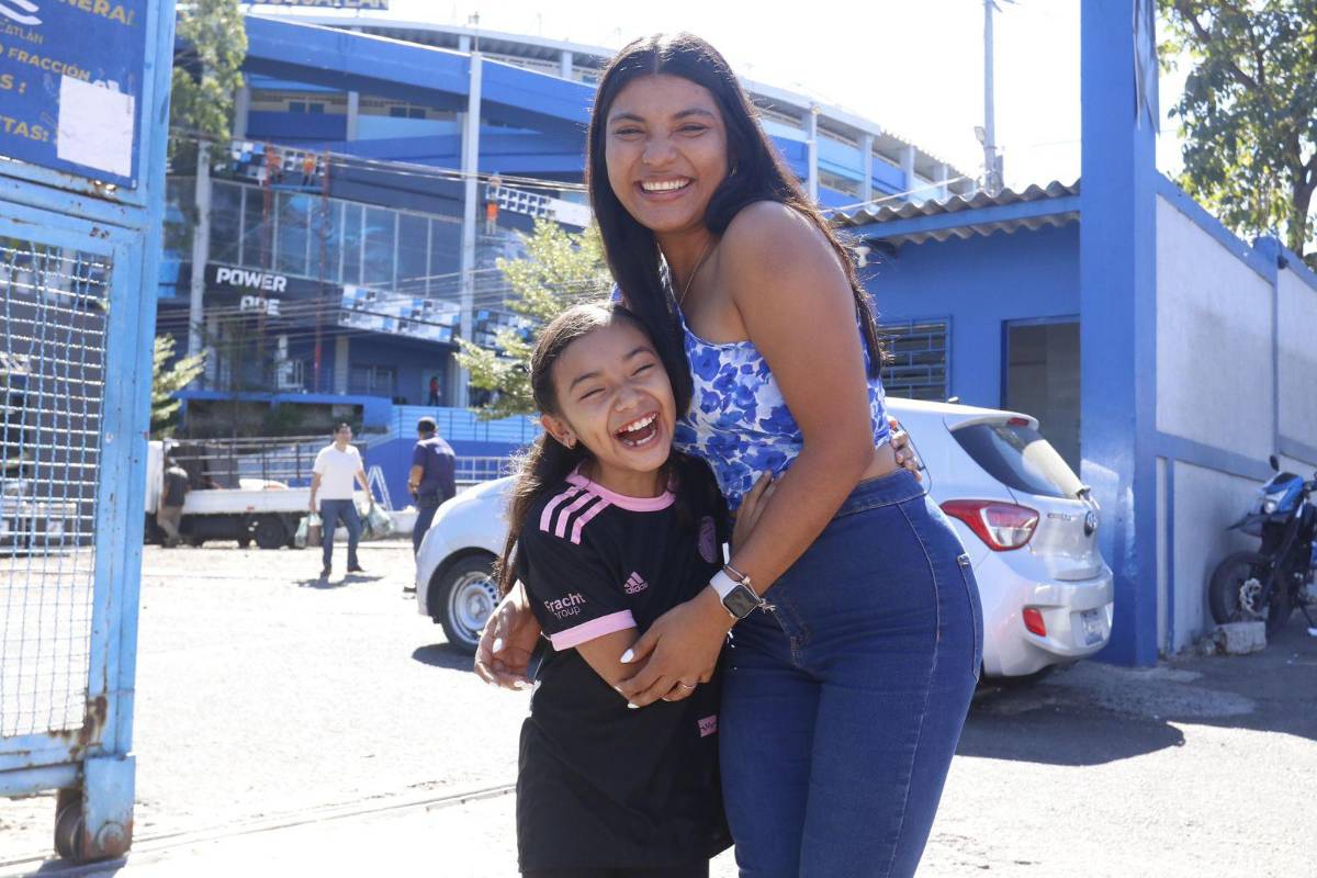 Amy Márquez junto a su tía Kathy Ramírez, en la entrevista con nuestra periodista Emma Ramos.