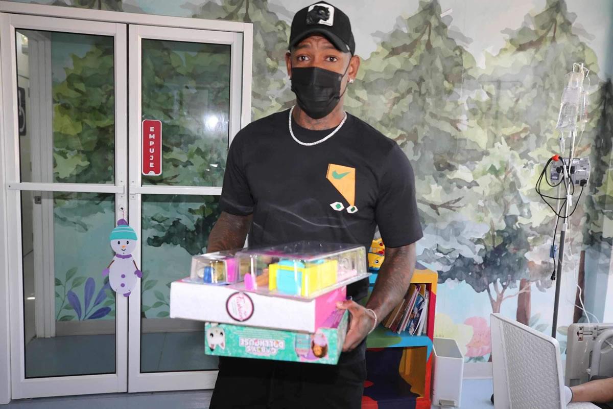 El delantero hondureño mostró su lado más humano en estas fiestas navideñas.