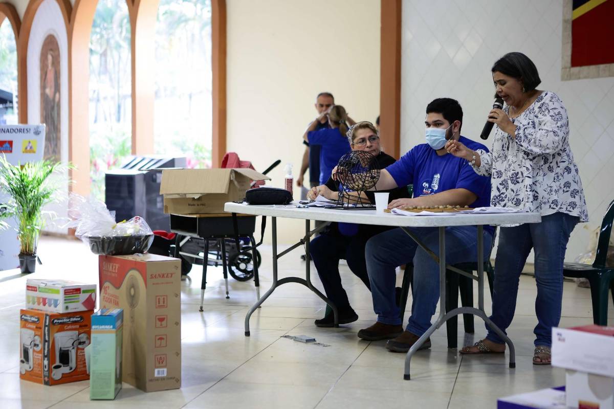 Radio Luz realiza con éxito bingo benéfico en SPS