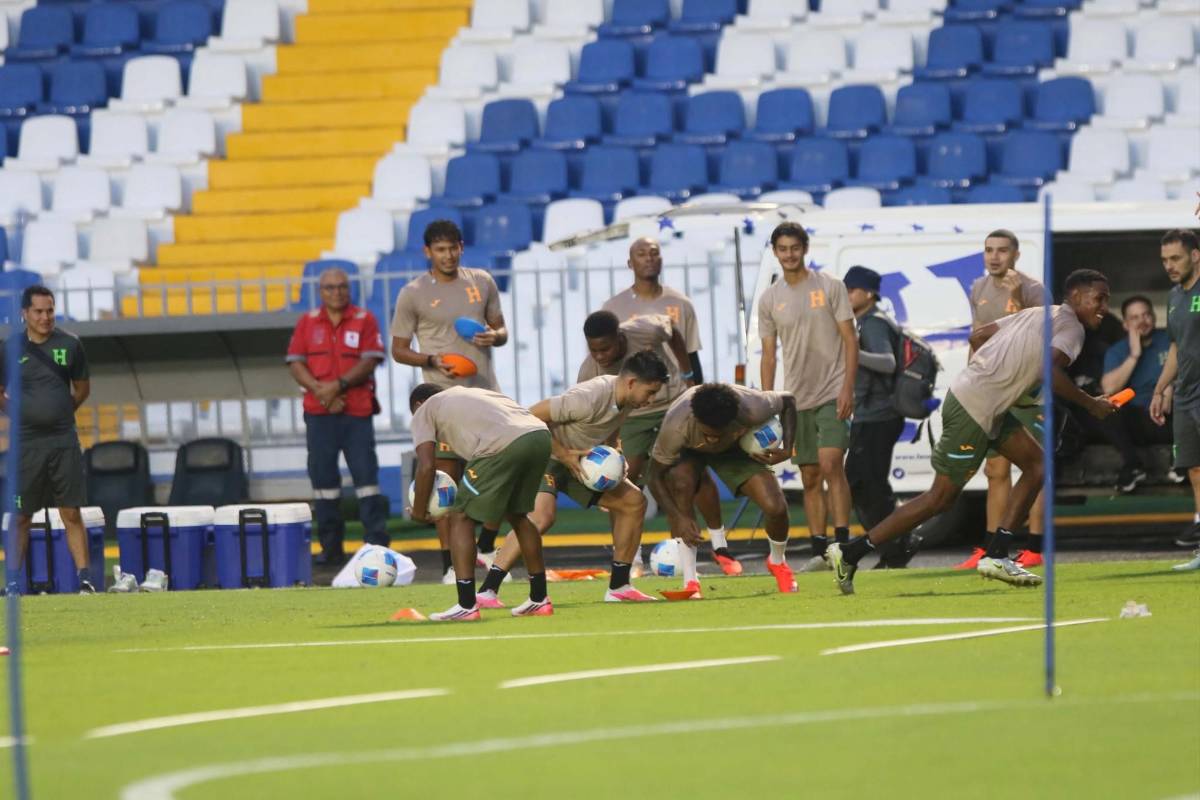 Honduras con visita especial y la triste foto de Edwin en último entrenamiento