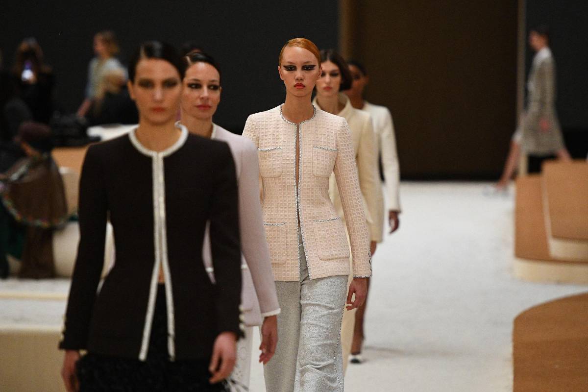 Chanel conquista el desfile de Alta Costura con jinetes a caballo