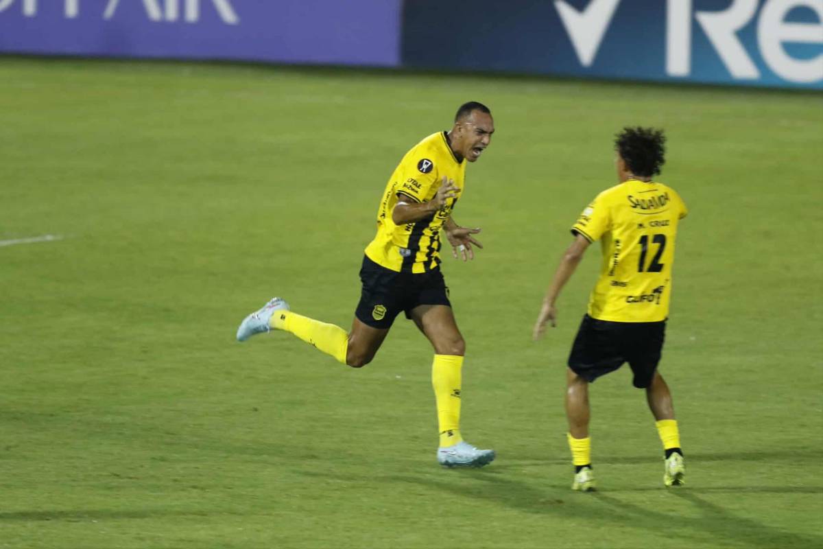 Real España festeja a lo grande, polémica y así sufrió Jeaustin Campos