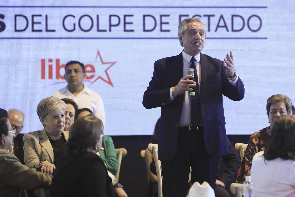 Alberto Fernández, presente en conmemoración de los 15 años del golpe de Estado